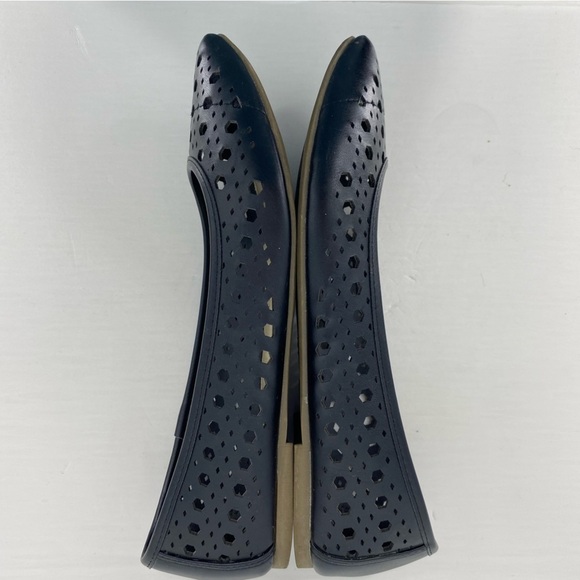 Bongo Frenzy circle laser cut black pointed toe ballet flats, 8.5M - Picture 4 of 12